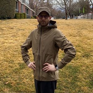 Men’s lululemon tan hooded rain coat size M